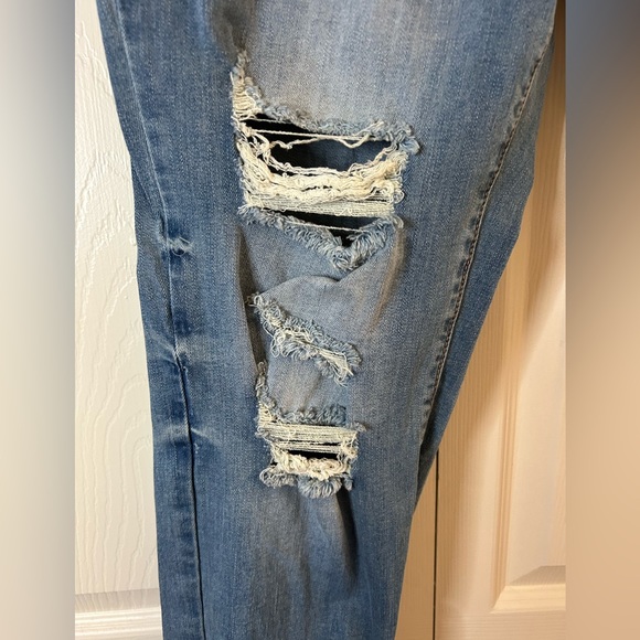 Distressed skinny jeans - Picture 3 of 5